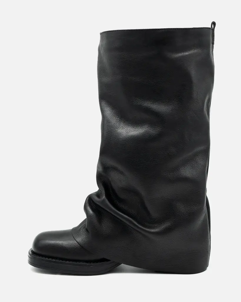 Stivale risvolto punta quadra interno.webp