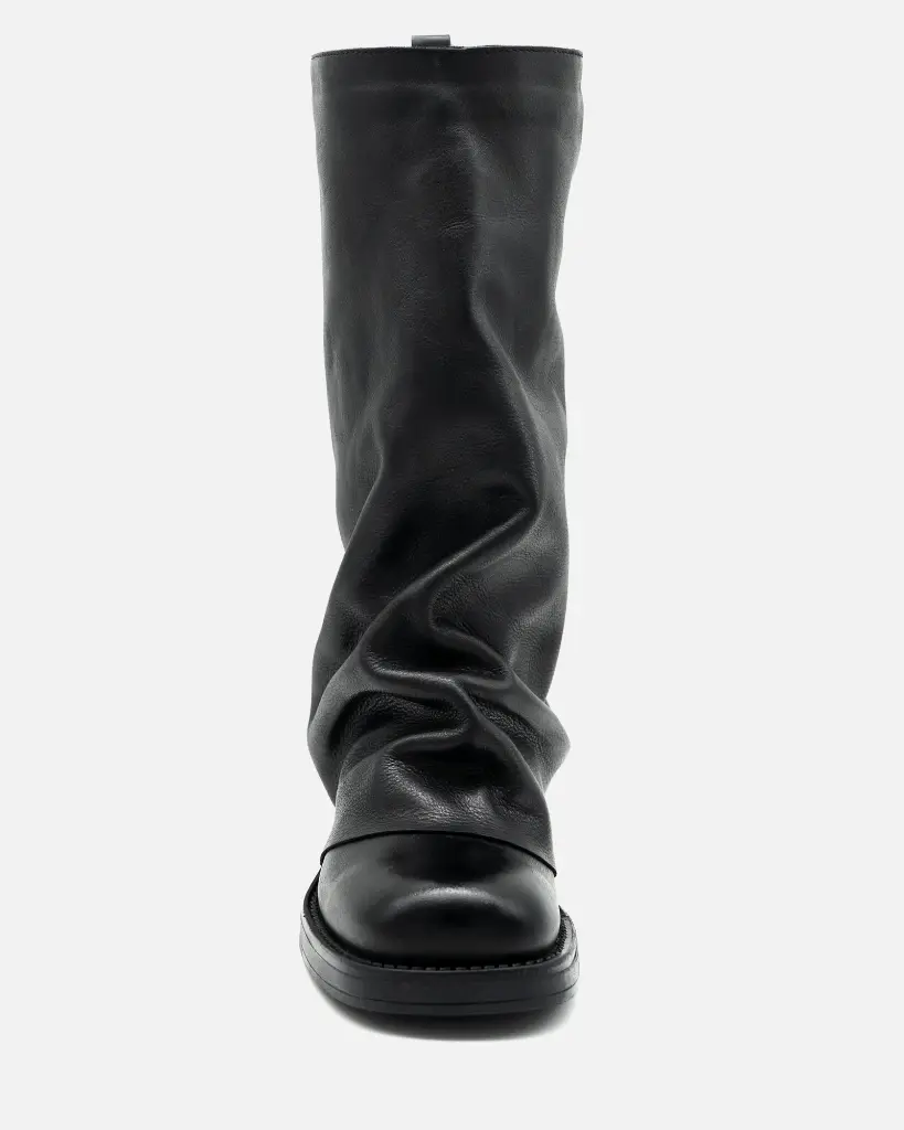 Stivale risvolto punta quadra frontale.webp