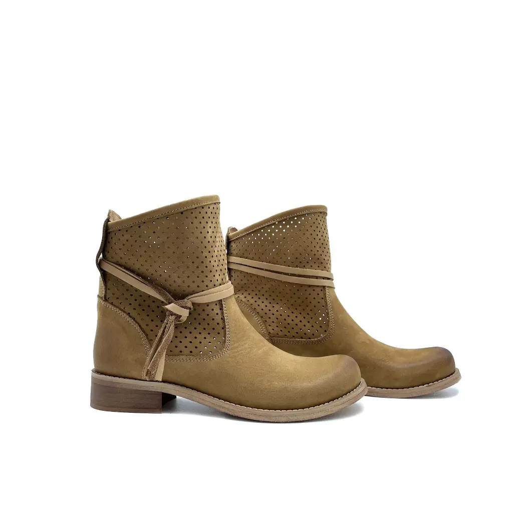 Vyjou stivaletto laccetto nabuk cuoio forato pallino doppio.webp